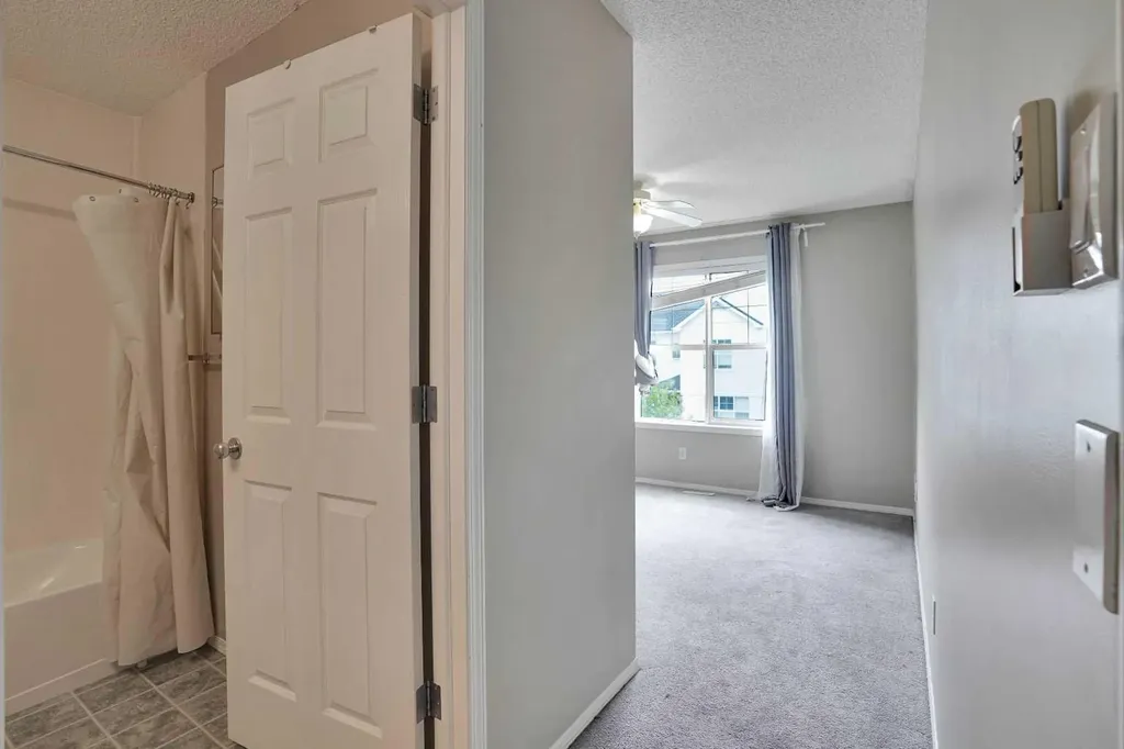 120 Country Village Cape NE Calgary AB T3K 5K2