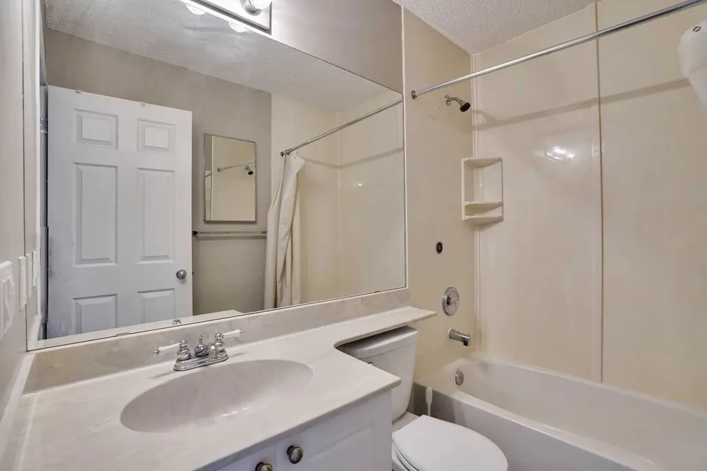 120 Country Village Cape NE Calgary AB T3K 5K2