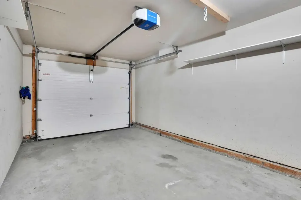 120 Country Village Cape NE Calgary AB T3K 5K2