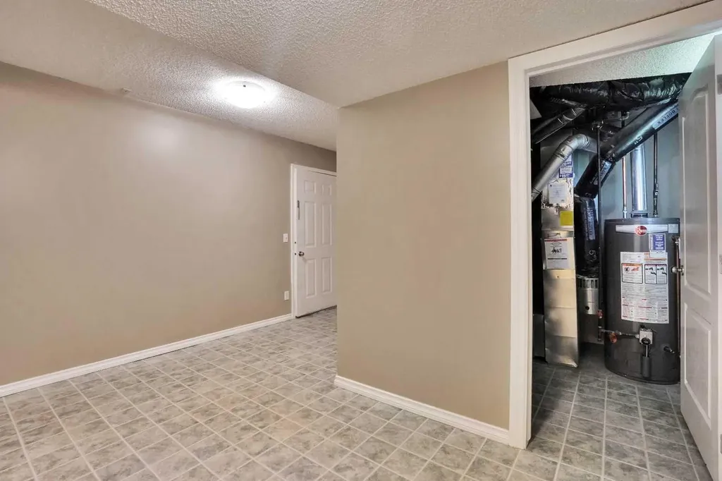 120 Country Village Cape NE Calgary AB T3K 5K2