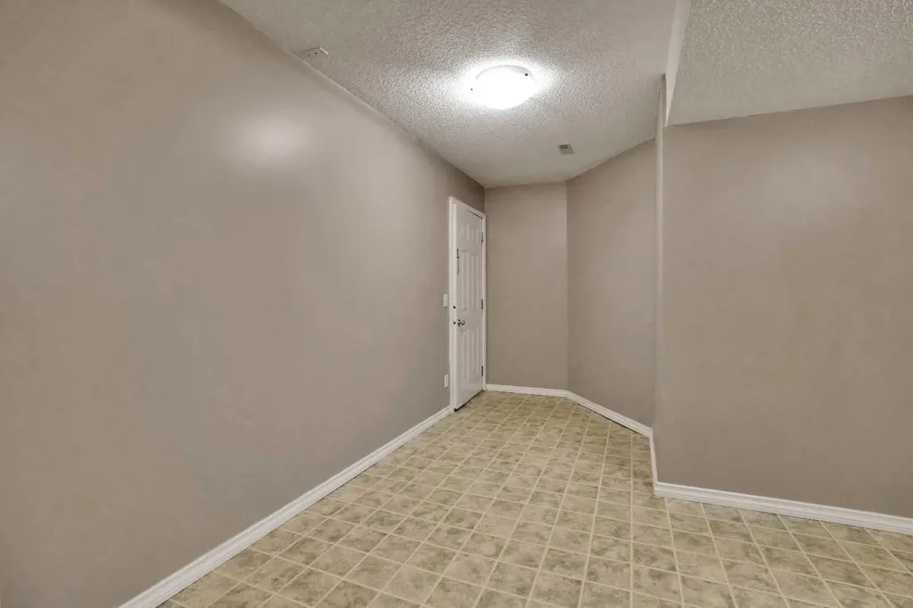120 Country Village Cape NE Calgary AB T3K 5K2