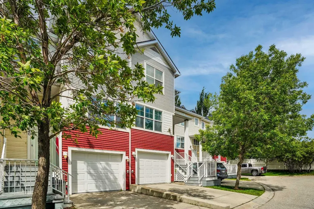 120 Country Village Cape NE Calgary AB T3K 5K2