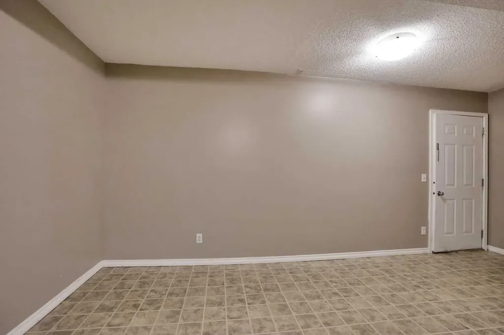 120 Country Village Cape NE Calgary AB T3K 5K2