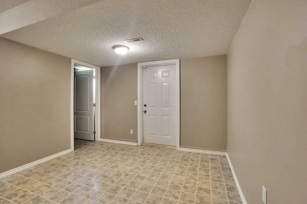 120 Country Village Cape NE Calgary AB T3K 5K2