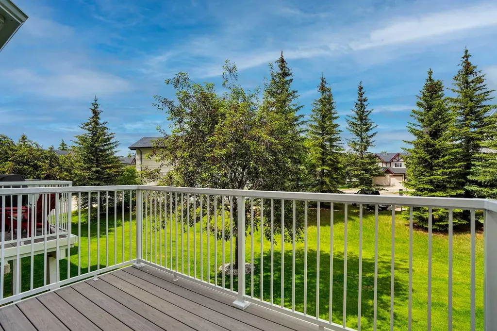 120 Country Village Cape NE Calgary AB T3K 5K2