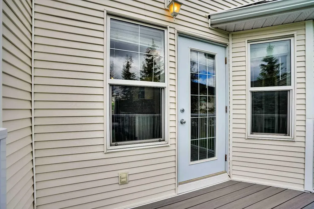 120 Country Village Cape NE Calgary AB T3K 5K2