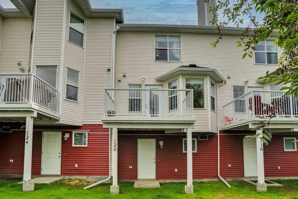 120 Country Village Cape NE Calgary AB T3K 5K2