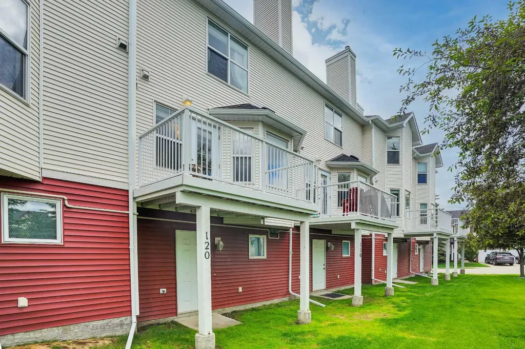 120 Country Village Cape NE Calgary AB T3K 5K2
