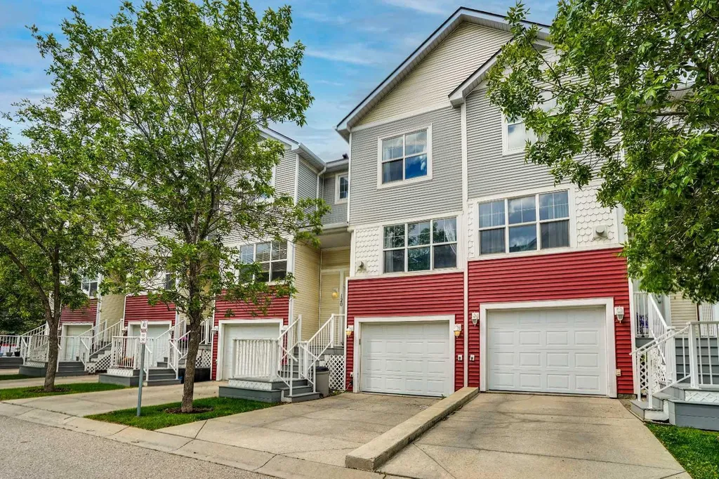 120 Country Village Cape NE Calgary AB T3K 5K2