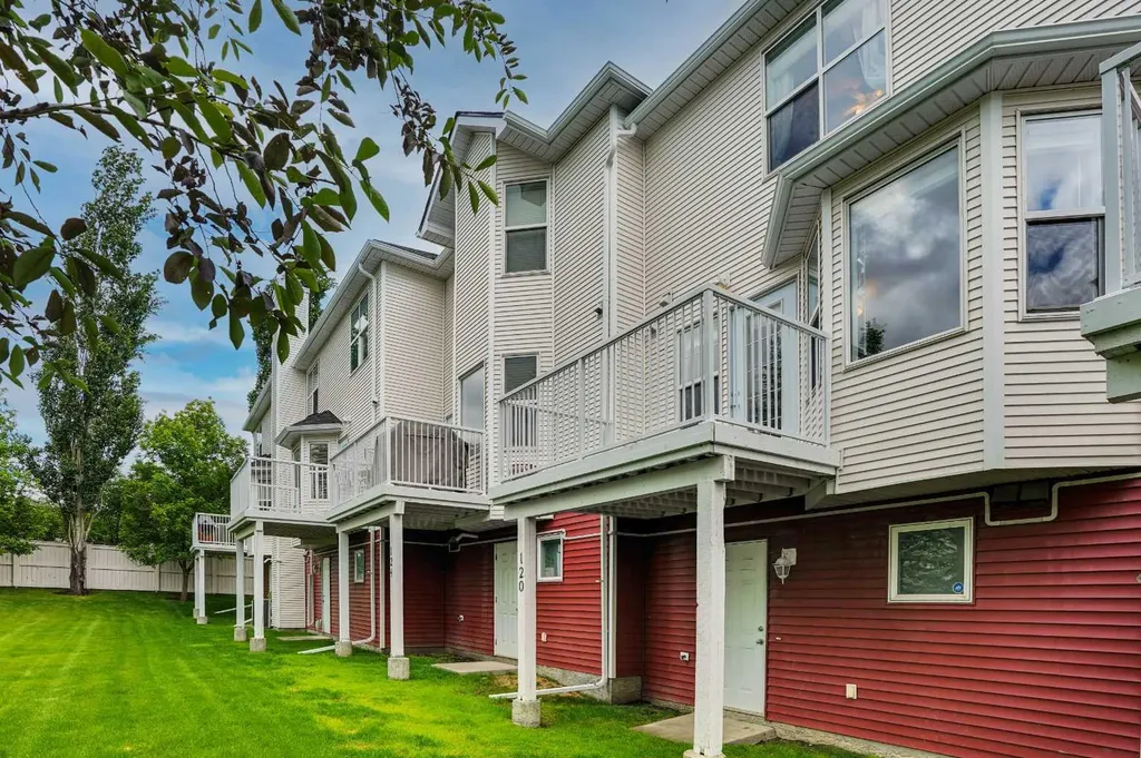 120 Country Village Cape NE Calgary AB T3K 5K2