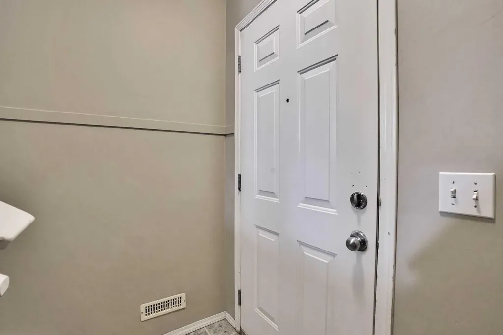 120 Country Village Cape NE Calgary AB T3K 5K2
