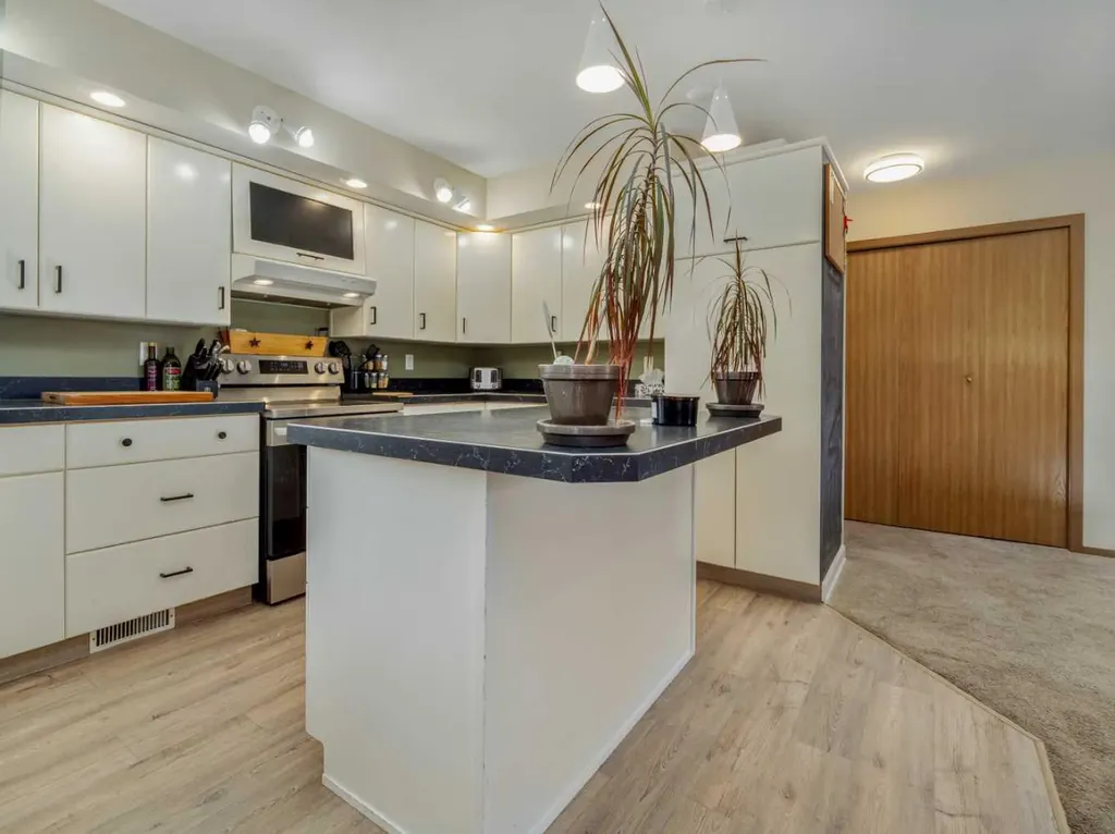 640 Tumbleweed Avenue Pincher Creek AB T0K 1W0