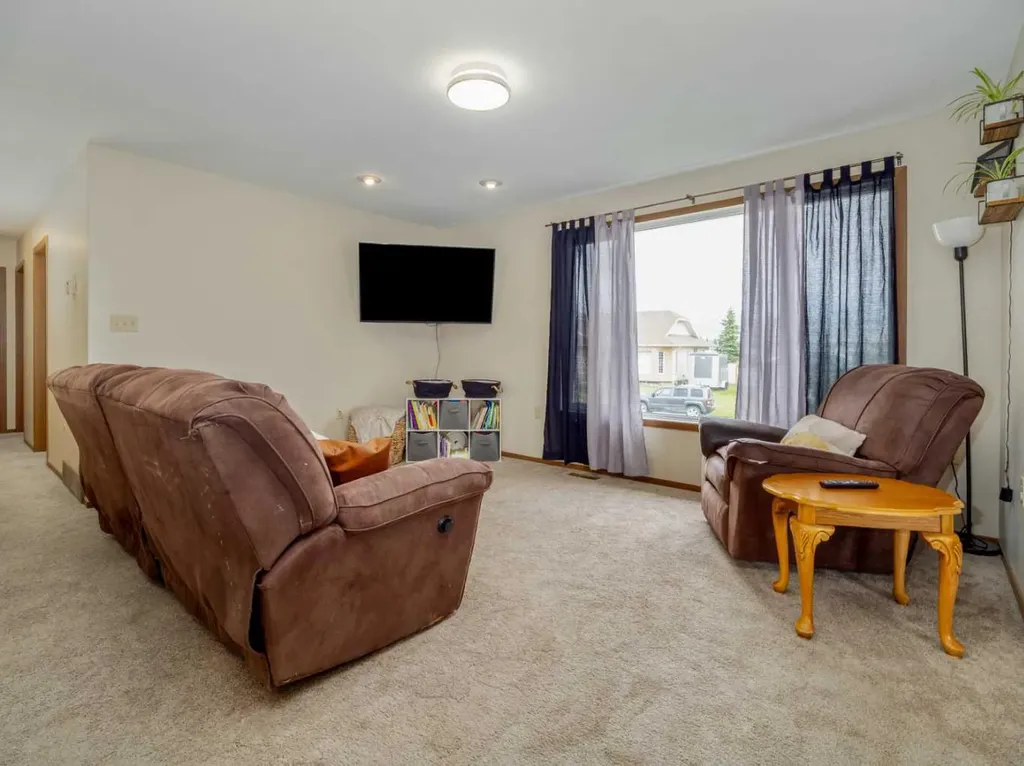 640 Tumbleweed Avenue Pincher Creek AB T0K 1W0