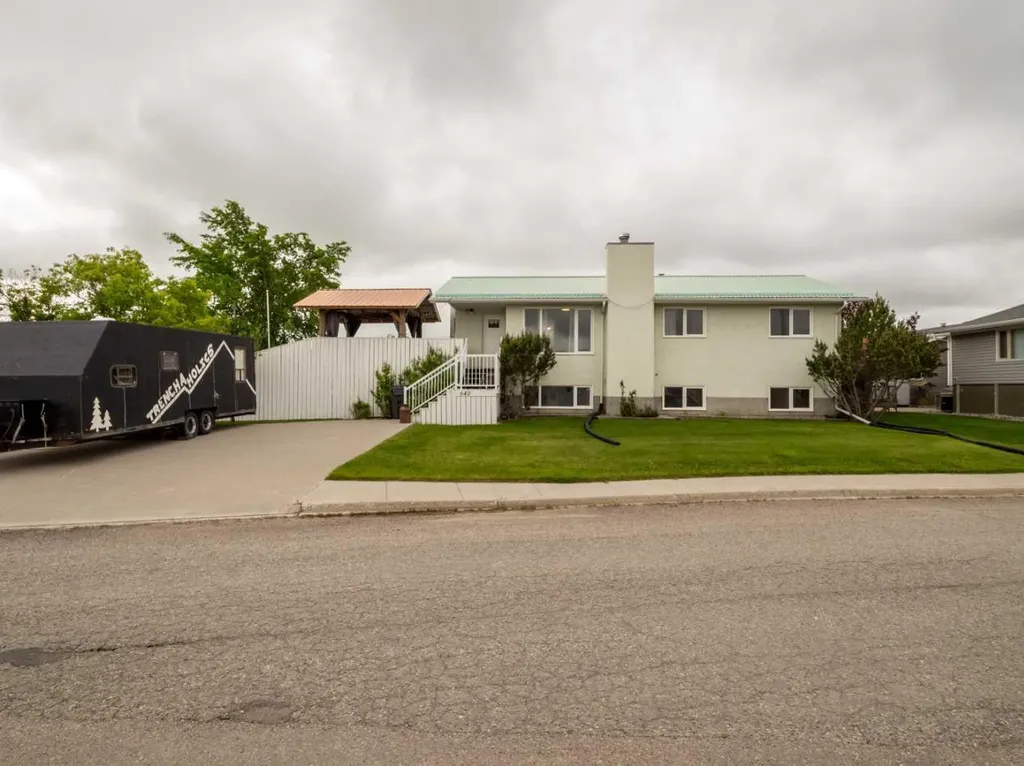 640 Tumbleweed Avenue Pincher Creek AB T0K 1W0
