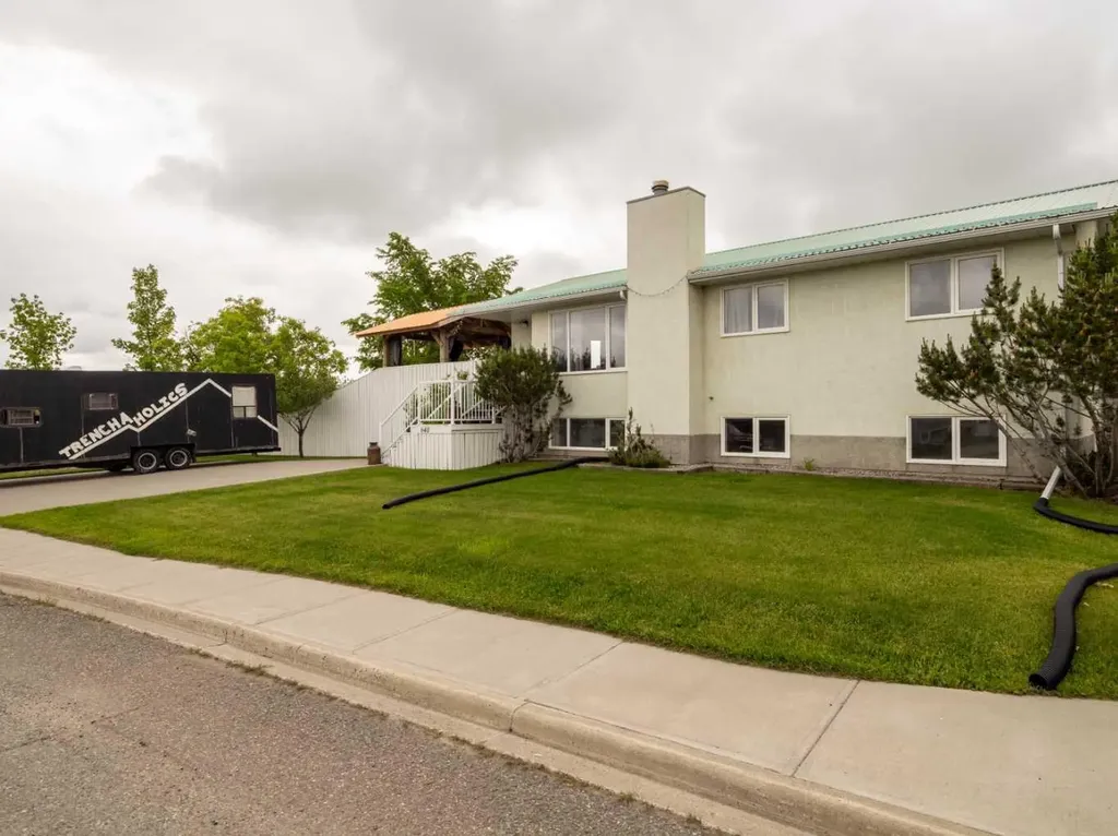 640 Tumbleweed Avenue Pincher Creek AB T0K 1W0
