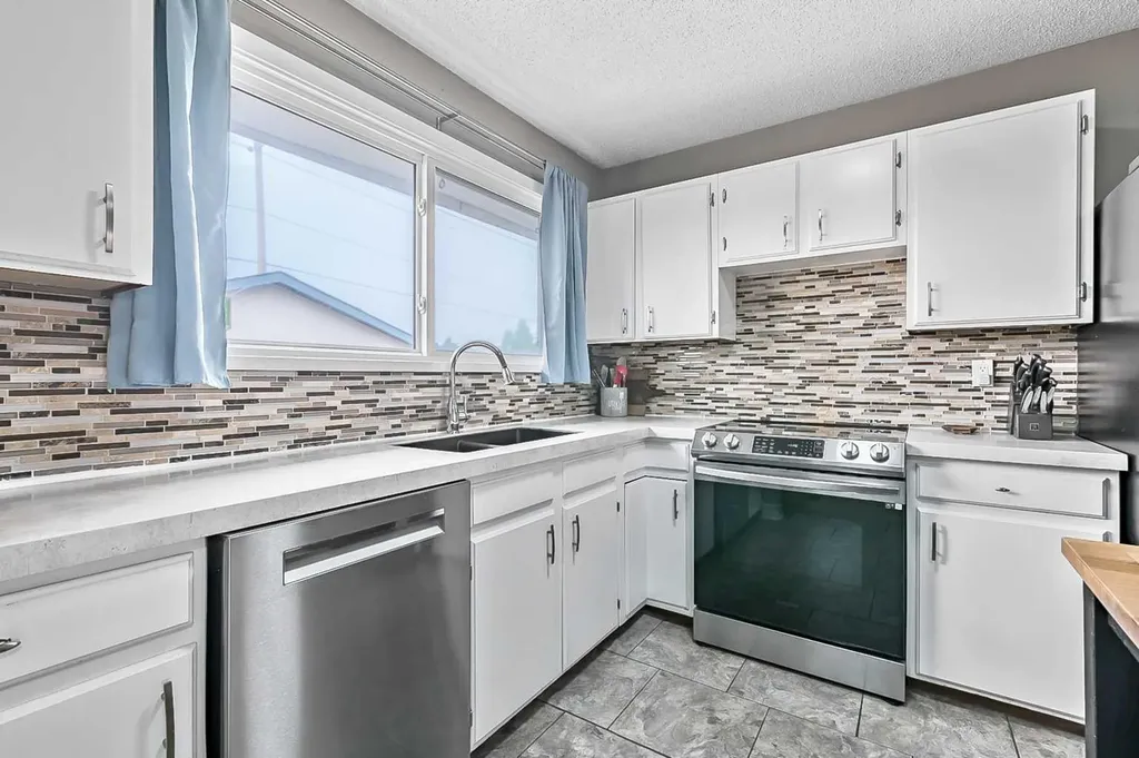 399 Maitland Crescent NE Calgary AB T2A 5T6