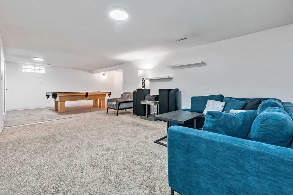 399 Maitland Crescent NE Calgary AB T2A 5T6