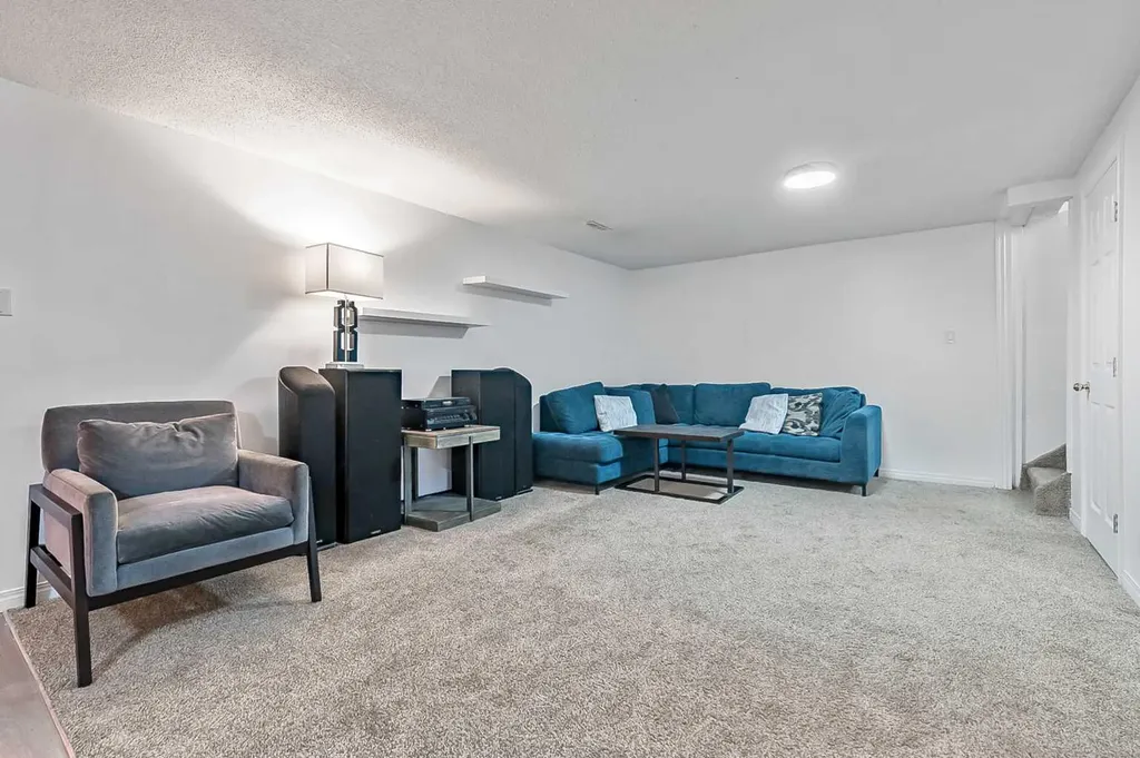 399 Maitland Crescent NE Calgary AB T2A 5T6