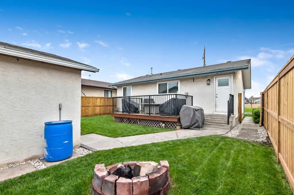 399 Maitland Crescent NE Calgary AB T2A 5T6