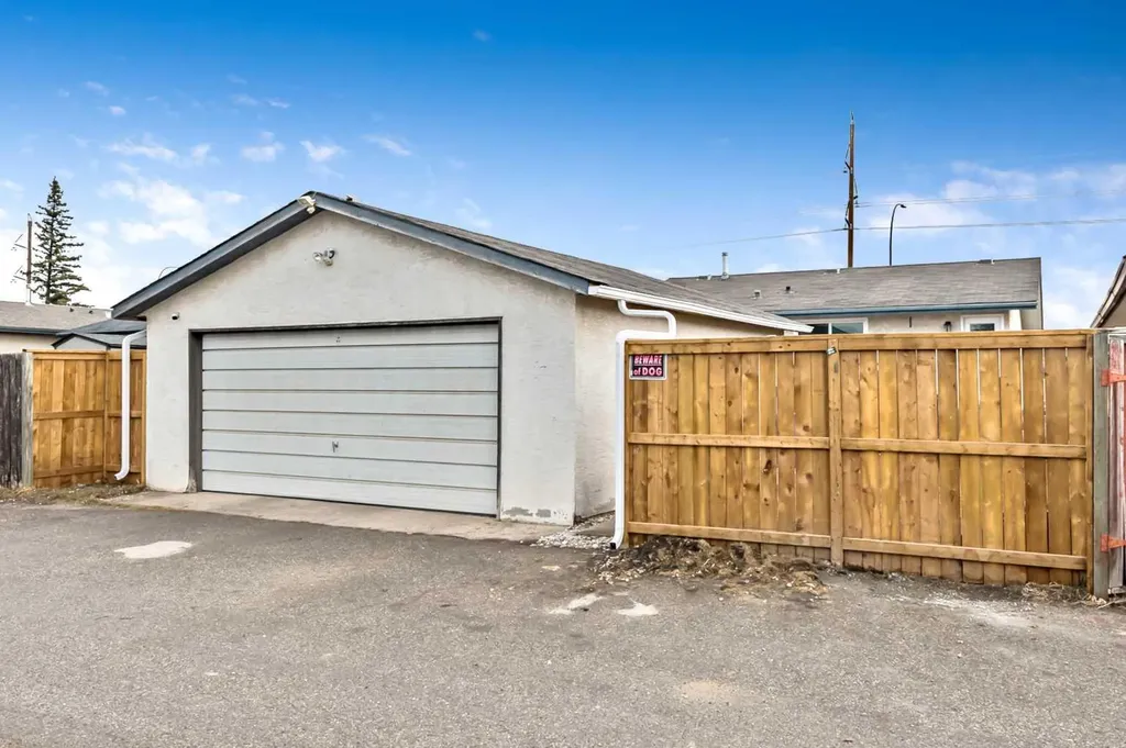 399 Maitland Crescent NE Calgary AB T2A 5T6