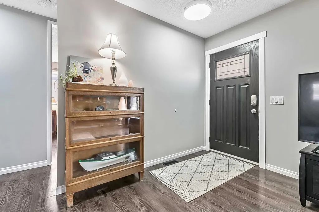 399 Maitland Crescent NE Calgary AB T2A 5T6