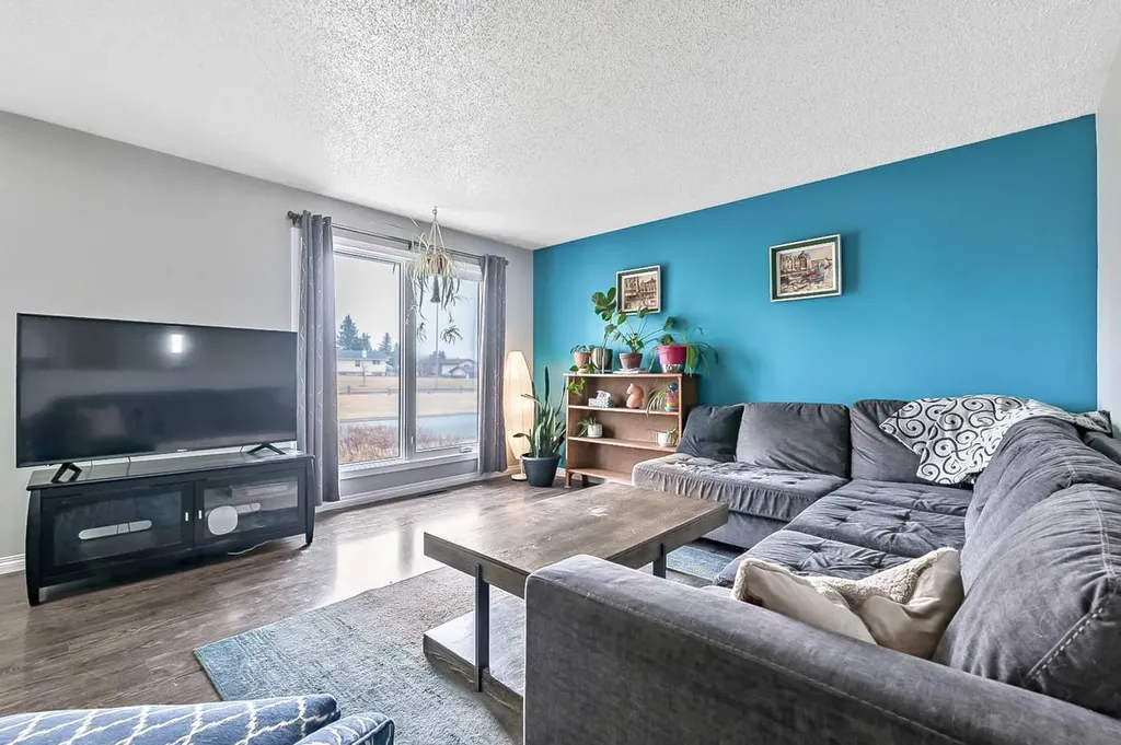 399 Maitland Crescent NE Calgary AB T2A 5T6