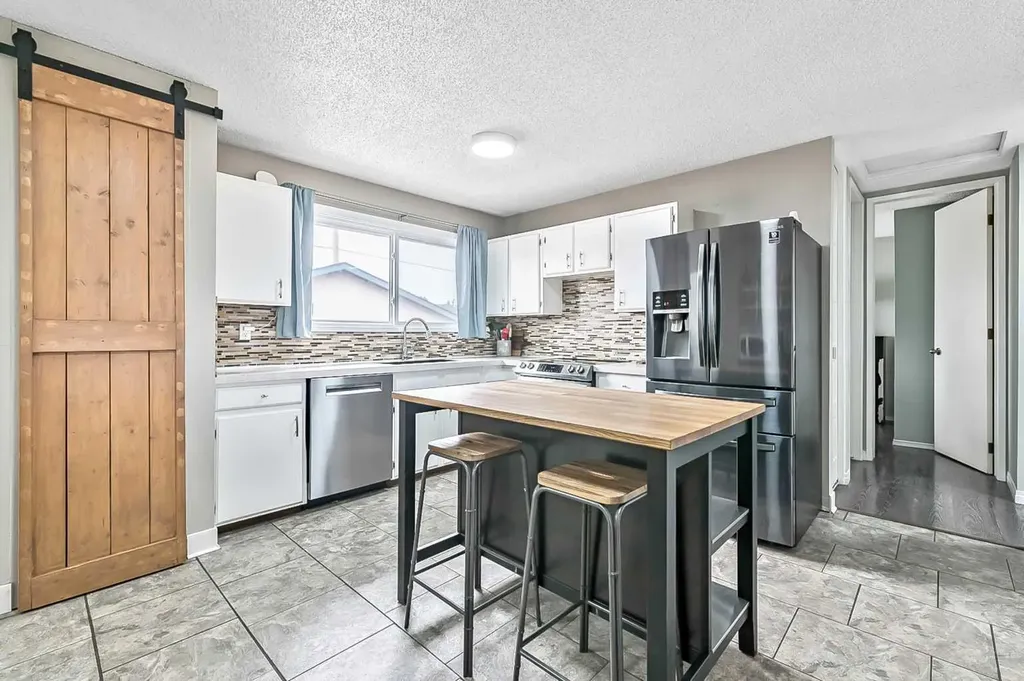 399 Maitland Crescent NE Calgary AB T2A 5T6