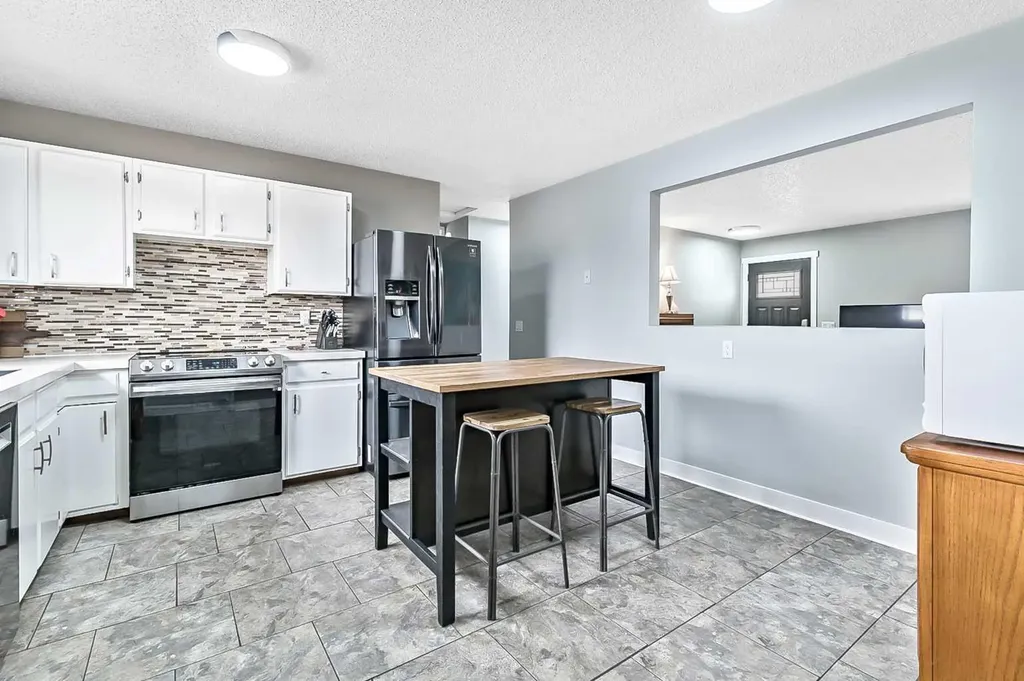 399 Maitland Crescent NE Calgary AB T2A 5T6