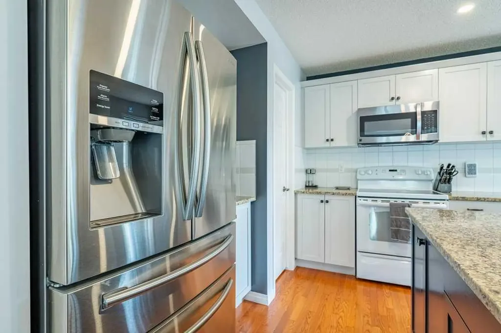 15 Windwood Grove SW Airdrie AB T4B 3T2