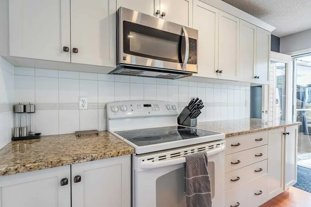 15 Windwood Grove SW Airdrie AB T4B 3T2