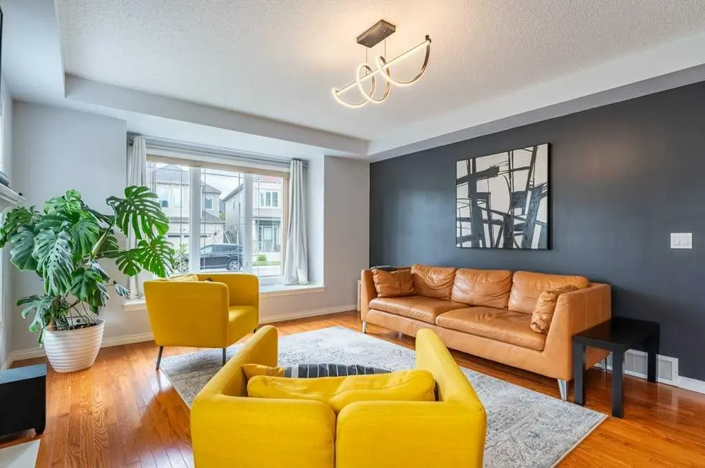 15 Windwood Grove SW Airdrie AB T4B 3T2