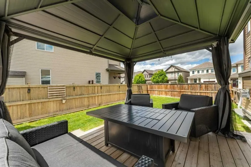 15 Windwood Grove SW Airdrie AB T4B 3T2