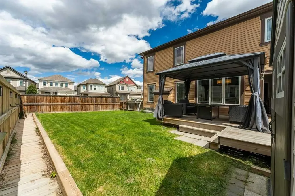 15 Windwood Grove SW Airdrie AB T4B 3T2