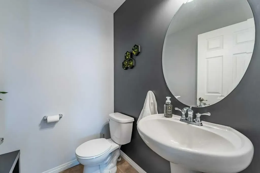 15 Windwood Grove SW Airdrie AB T4B 3T2