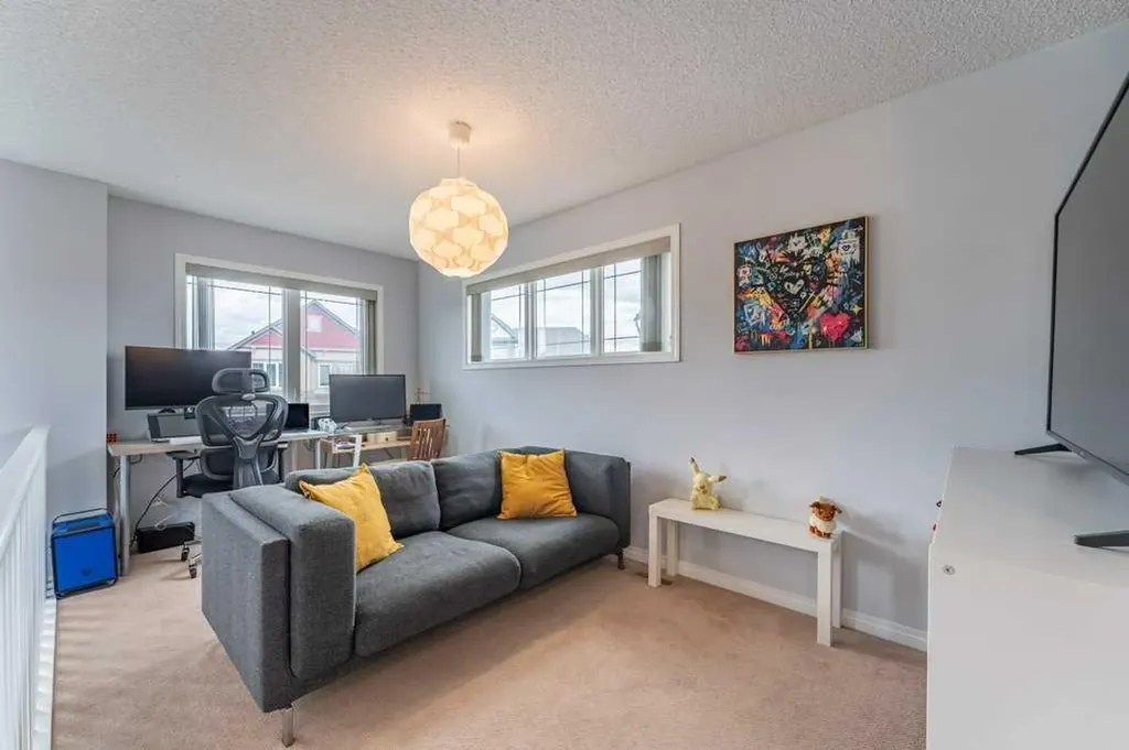 15 Windwood Grove SW Airdrie AB T4B 3T2