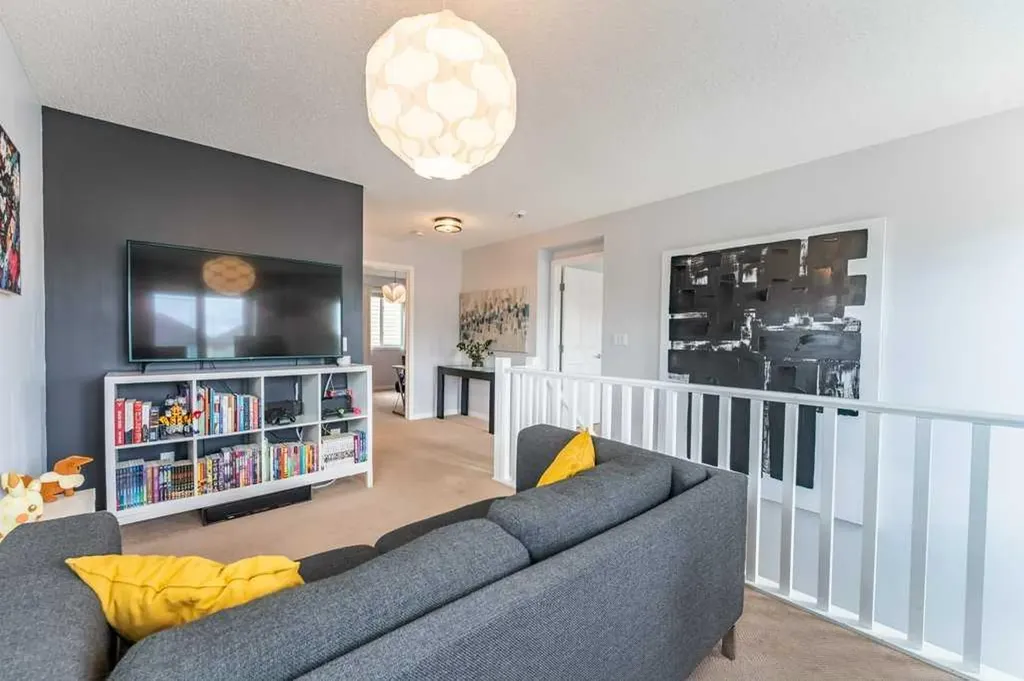15 Windwood Grove SW Airdrie AB T4B 3T2