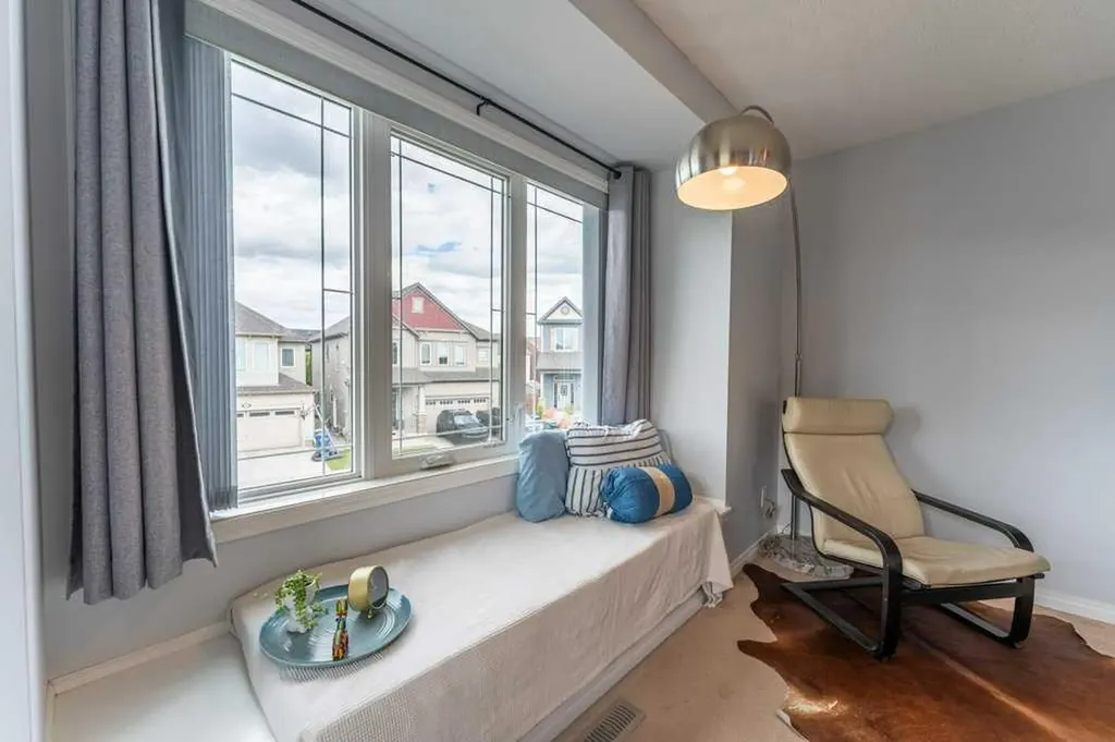 15 Windwood Grove SW Airdrie AB T4B 3T2