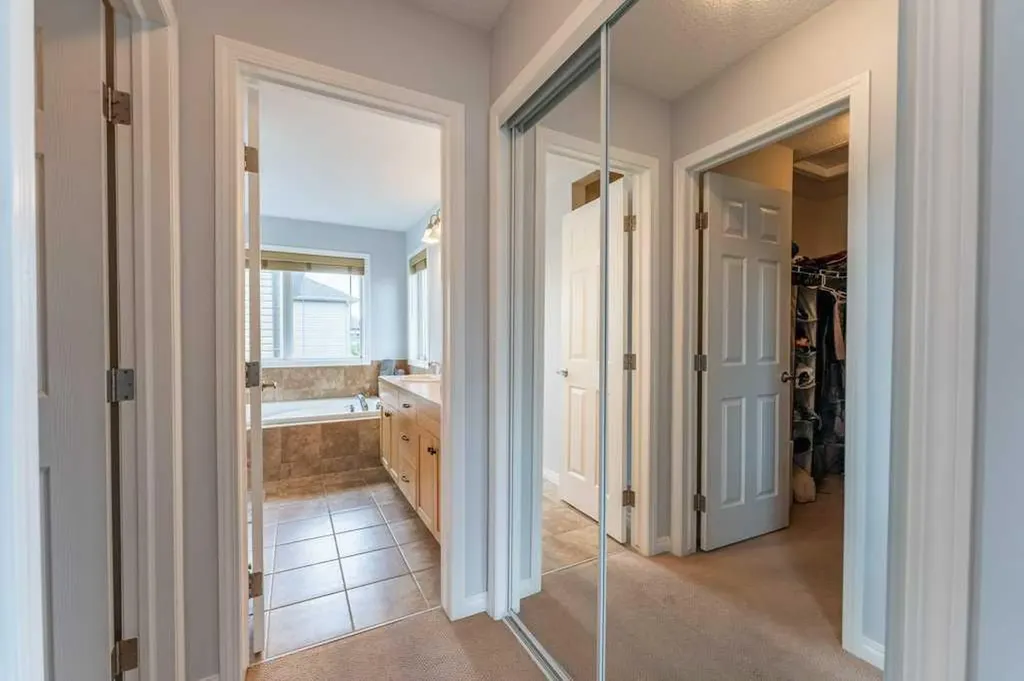 15 Windwood Grove SW Airdrie AB T4B 3T2