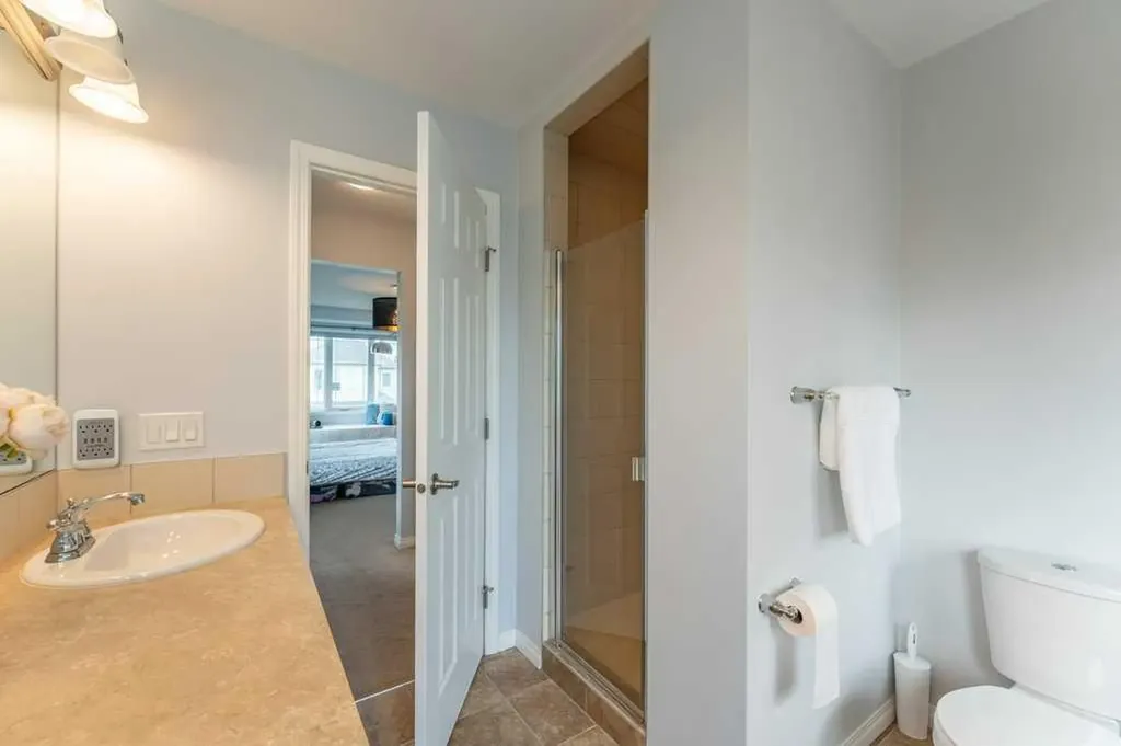15 Windwood Grove SW Airdrie AB T4B 3T2