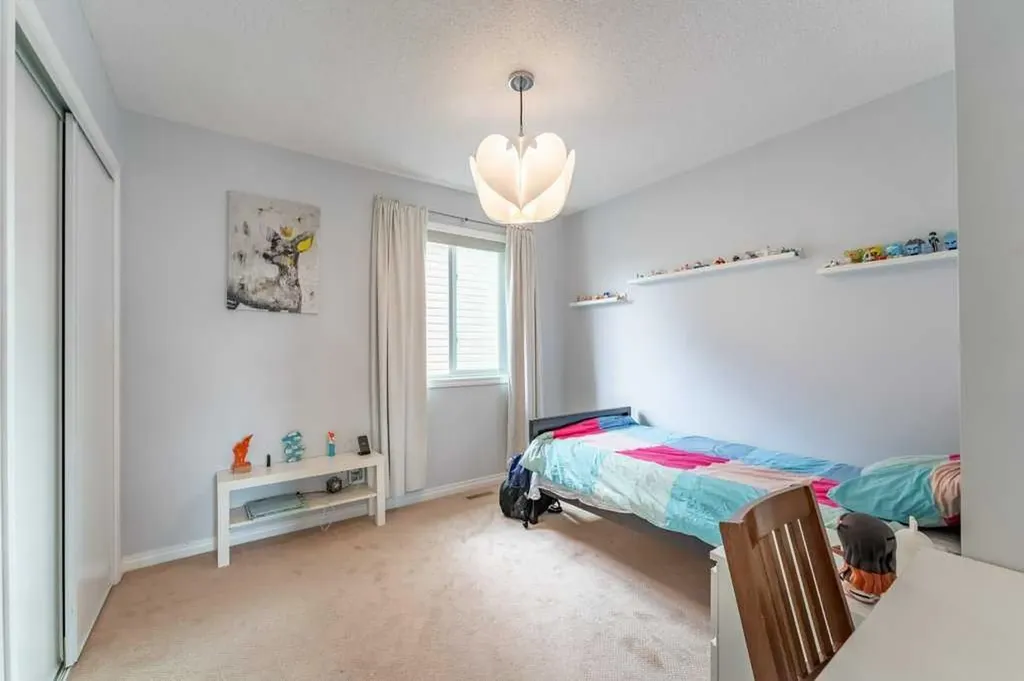 15 Windwood Grove SW Airdrie AB T4B 3T2