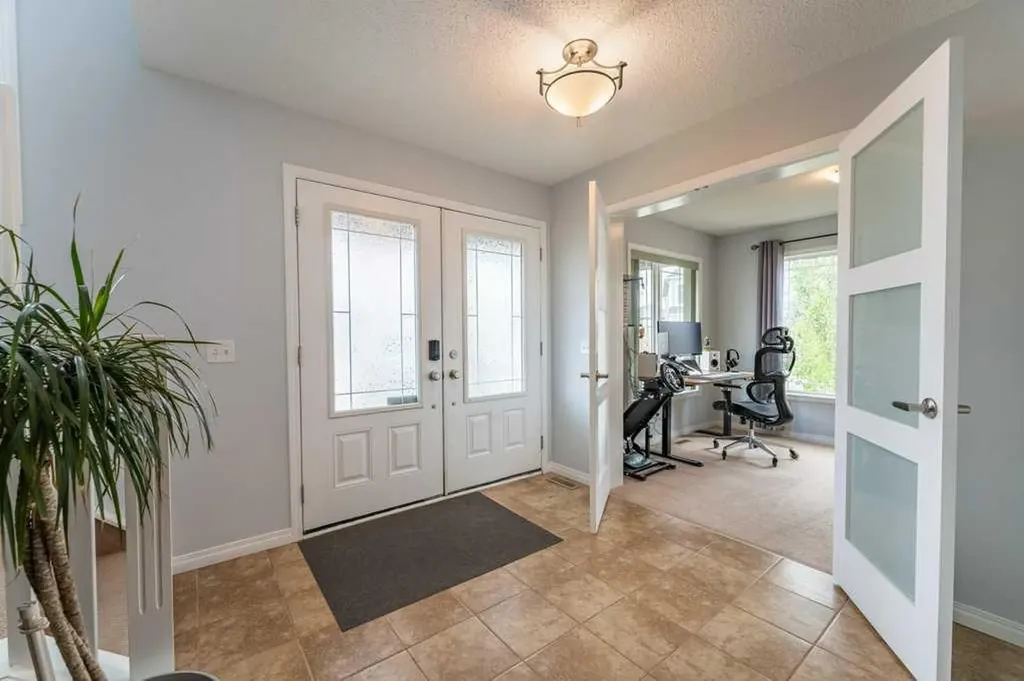 15 Windwood Grove SW Airdrie AB T4B 3T2