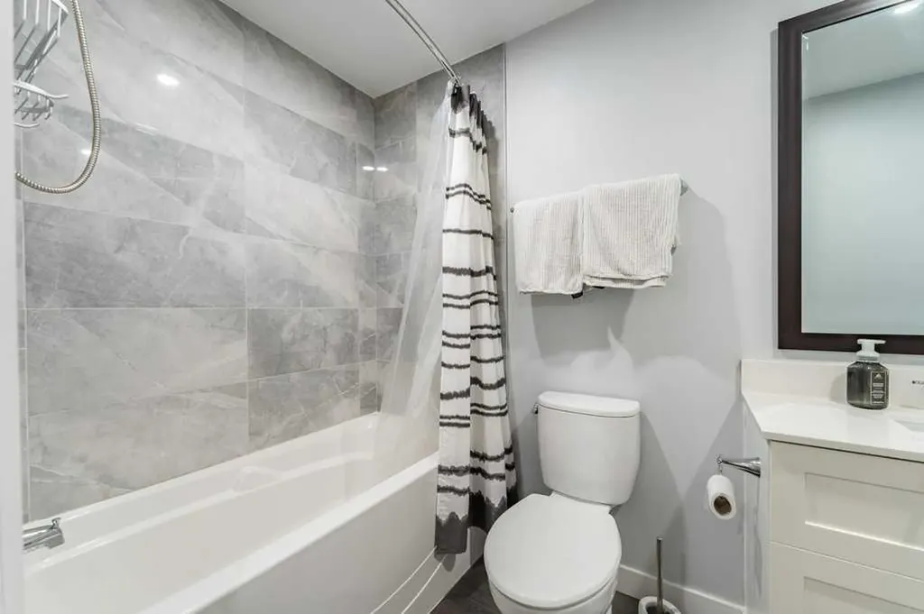 15 Windwood Grove SW Airdrie AB T4B 3T2
