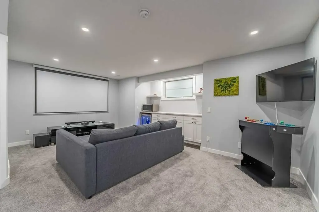 15 Windwood Grove SW Airdrie AB T4B 3T2