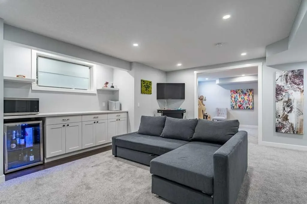 15 Windwood Grove SW Airdrie AB T4B 3T2
