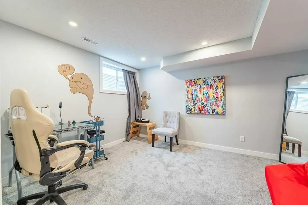 15 Windwood Grove SW Airdrie AB T4B 3T2