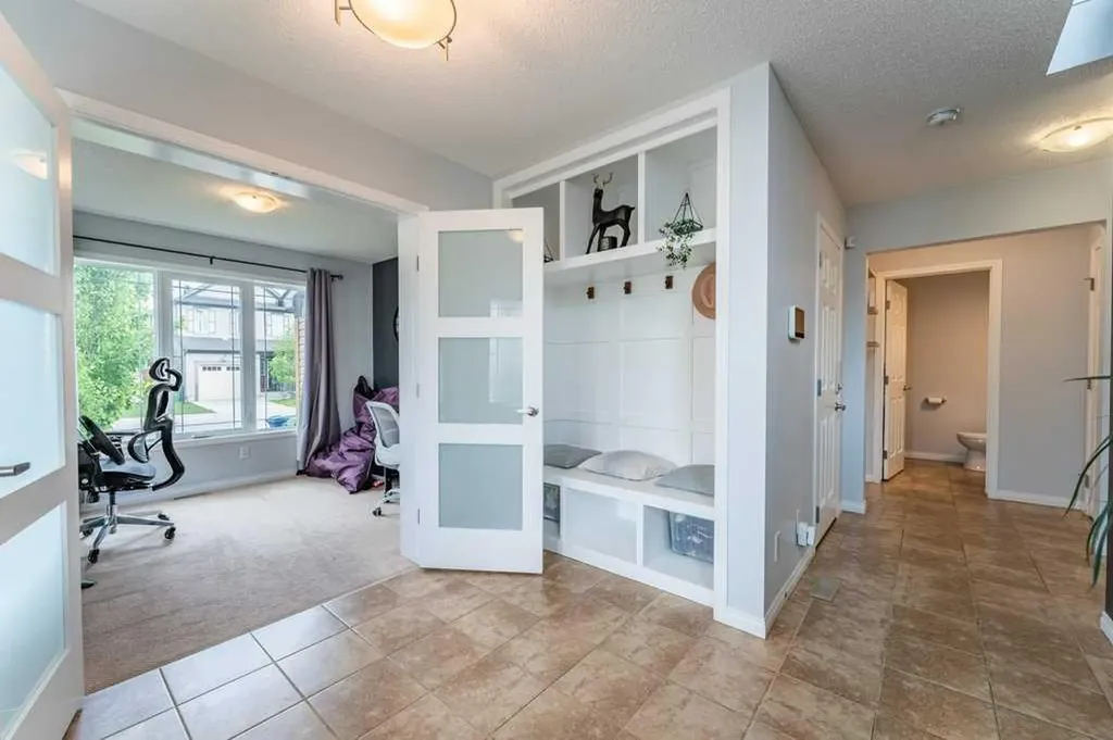 15 Windwood Grove SW Airdrie AB T4B 3T2