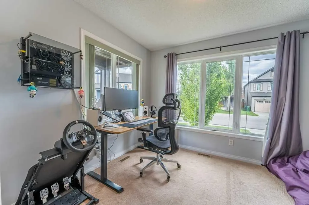 15 Windwood Grove SW Airdrie AB T4B 3T2