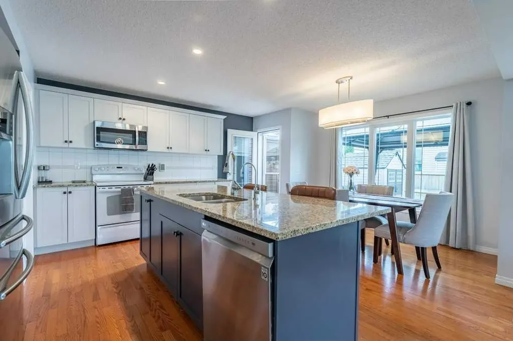 15 Windwood Grove SW Airdrie AB T4B 3T2