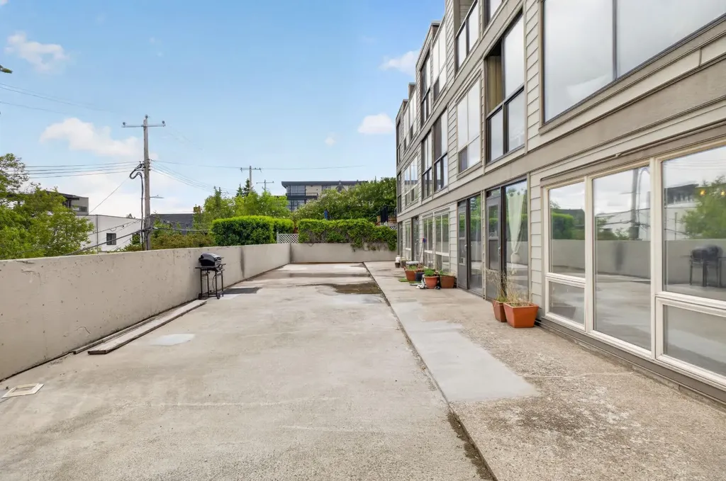 2130 17 Street SW Calgary AB T2T 4M5