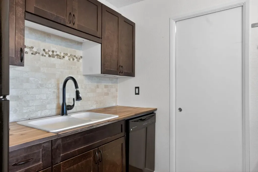 2130 17 Street SW Calgary AB T2T 4M5